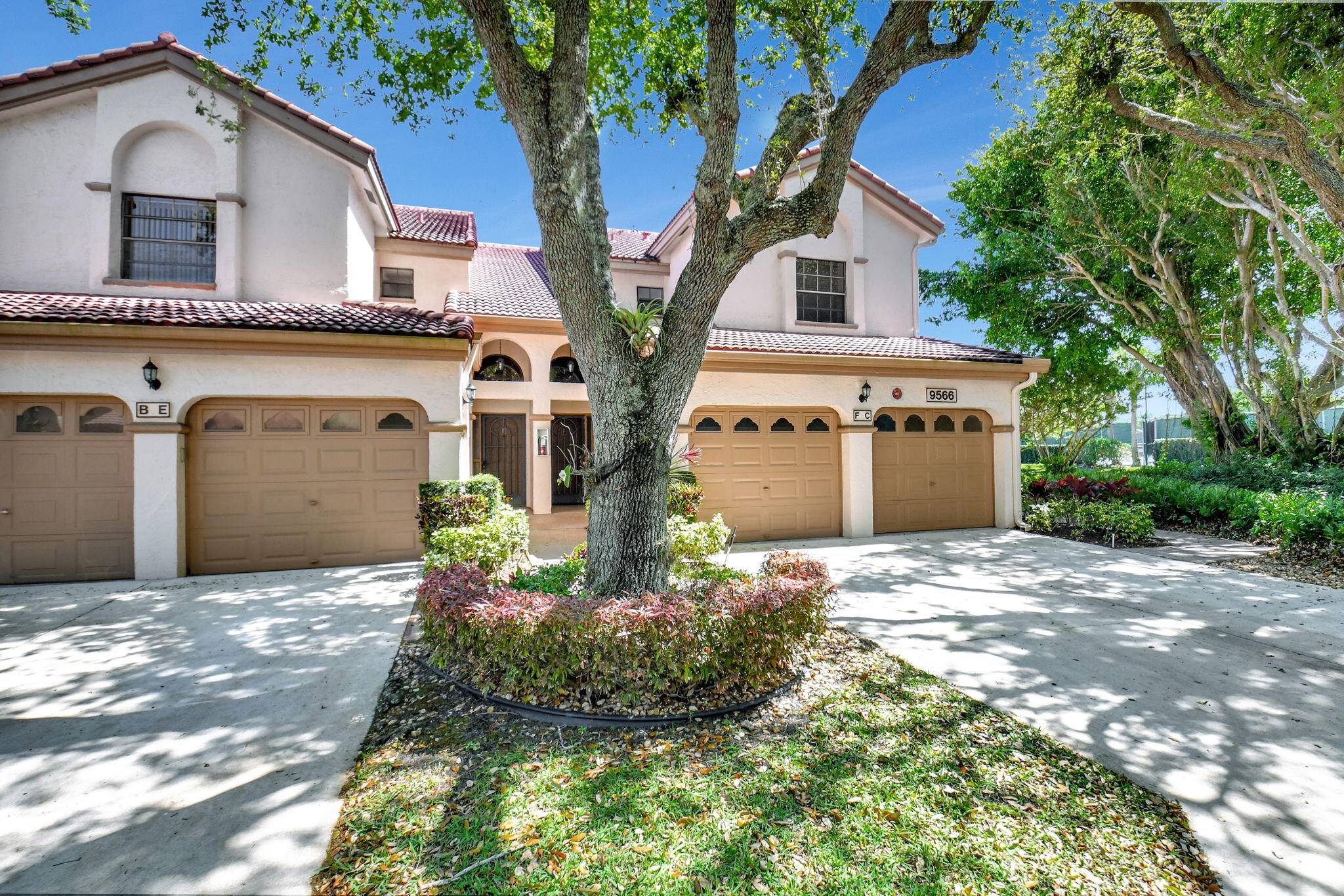 Nestled in the heart of Platina, this carriage home boasts a generous 1, 724 square feet of living space and soaring vaulted ceilings.
