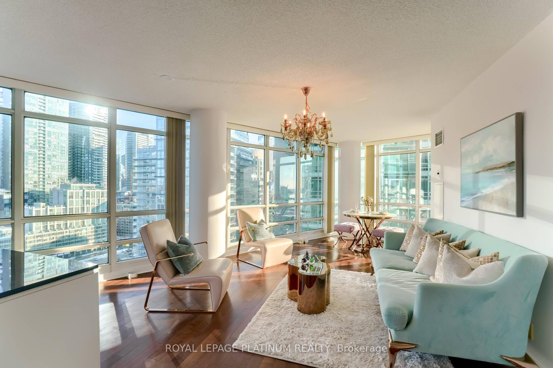 Very Large, Bright Sunlit Corner Unit W Breathtaking Views Of City With Floor To Ceiling Windows.