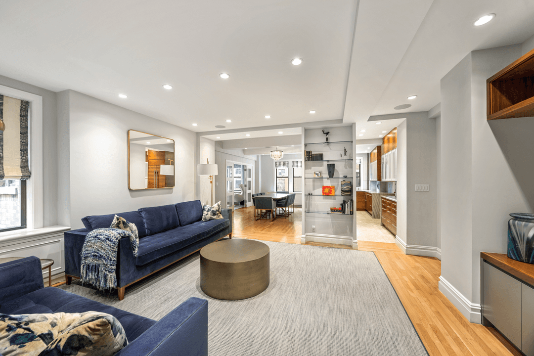 Residence 3GH offers the rare combination of prewar scale and a fully modernized layout within a full service cooperative just off Riverside Drive.