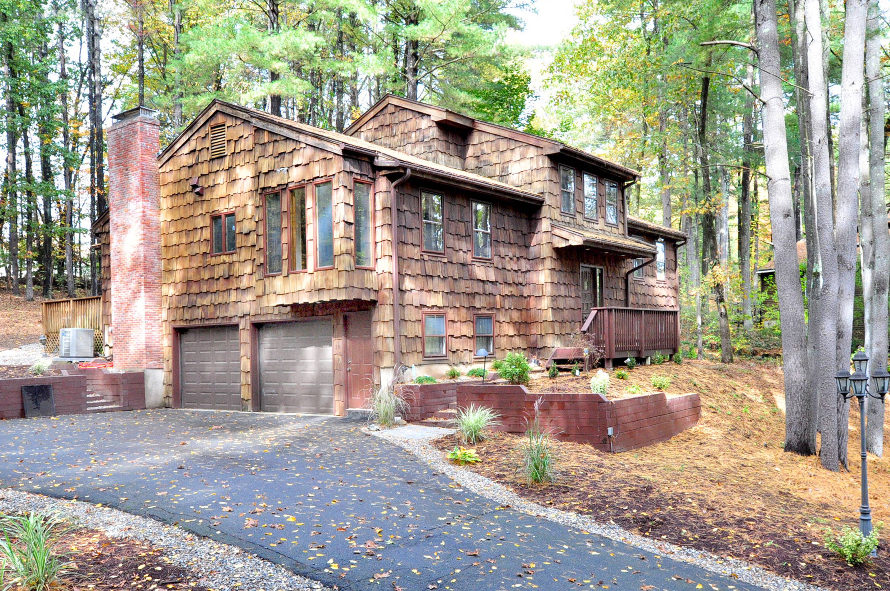 A hidden gem ! Discover your own private oasis in this contemporary home that defines privacy and a connection to nature.
