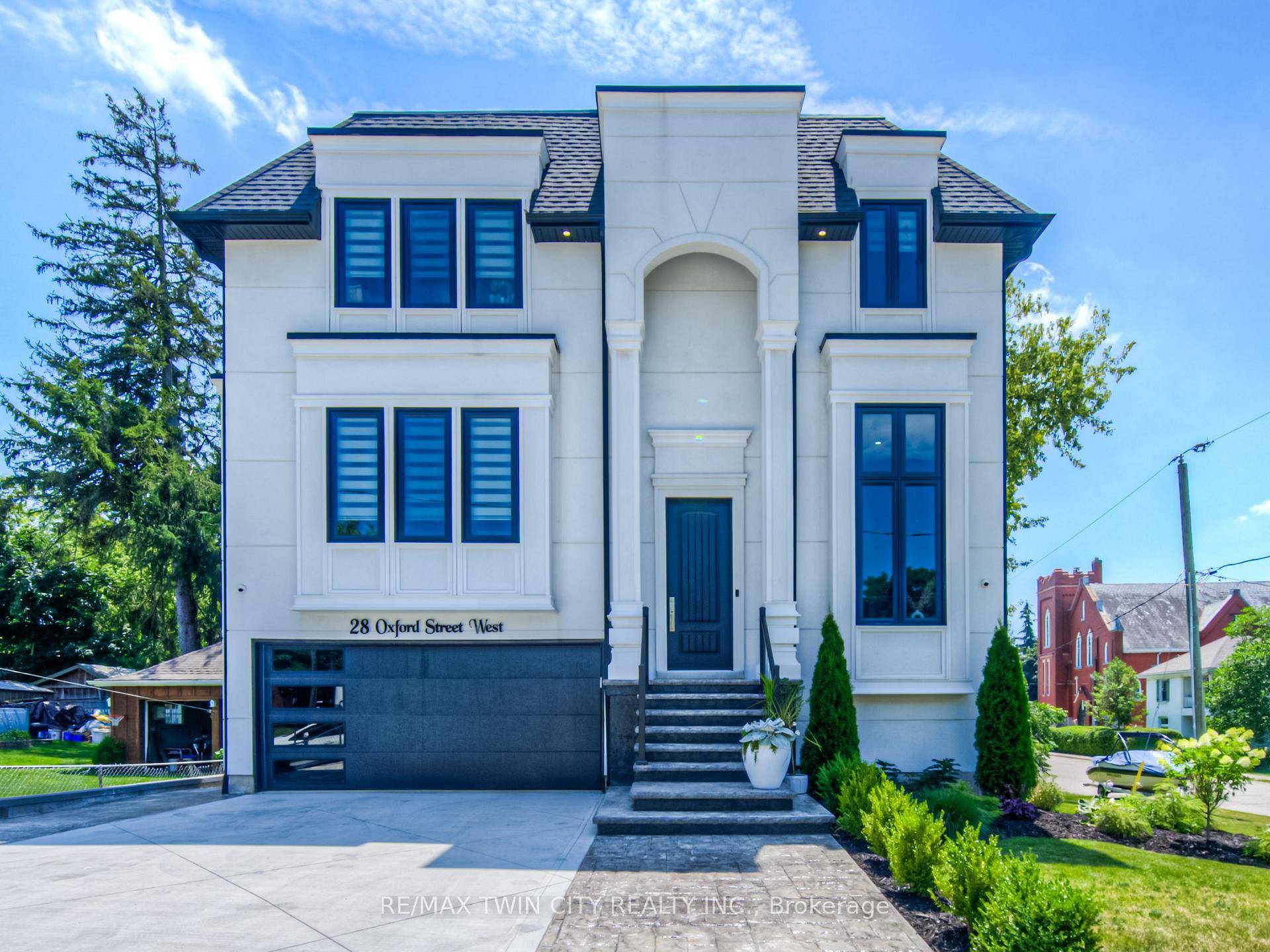 A SHOWSTOPPER ! CUSTOM DREAM HOME IN DRUMBO.