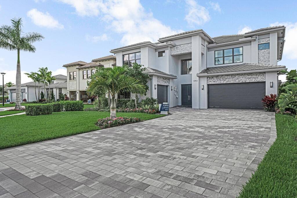 Now available in the prestigious APEX at Avenir community, 13531 Nesting Pines Way offers the luxurious Olympus Plan Lot 509, Plan 624 Modern Scheme 1 with an estimated delivery of ...