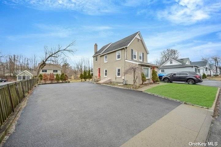 This is the perfect house with desirable Kings Park school District leading you to experience an unusual situation LOW taxes, low price and perfect location for all.