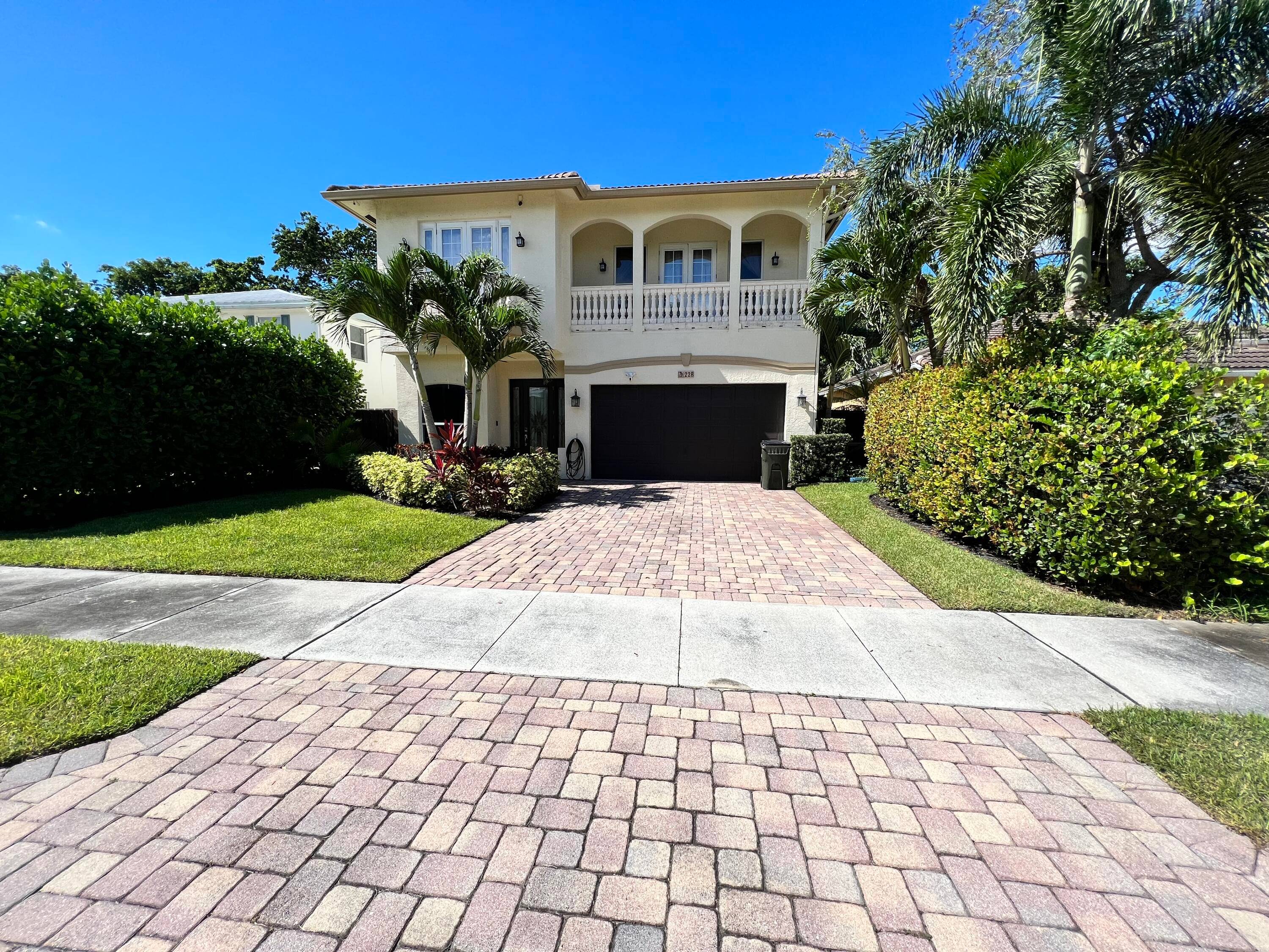 Come check out this Gorgeous home that comes with just about everything you need, and right in the heart of downtown Delray Beach !