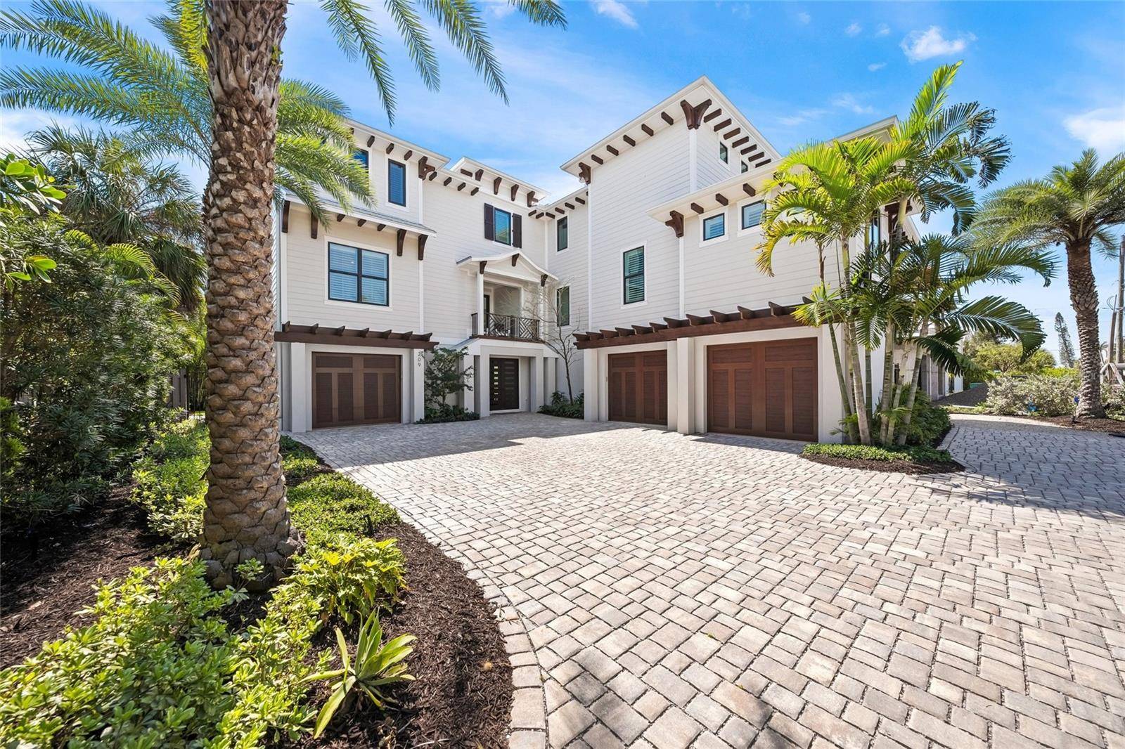 Discover coastal luxury at 209 Willow in the heart of Anna Maria Island on a very sought out quiet street.