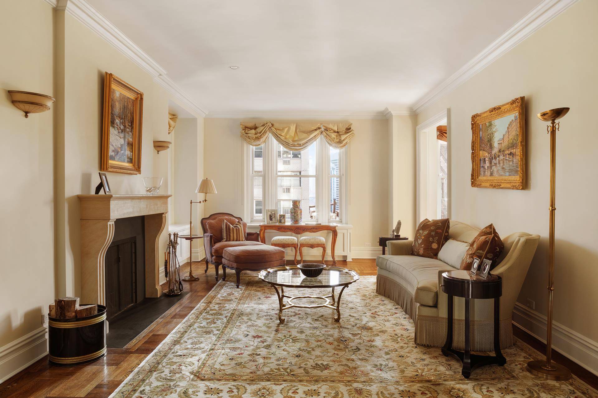 A Refined Candela Classic Beyond the private landing and gracious entrance foyer of Apartment 7C, the understated dignity of a Rosario Candela layout is immediately appreciated.