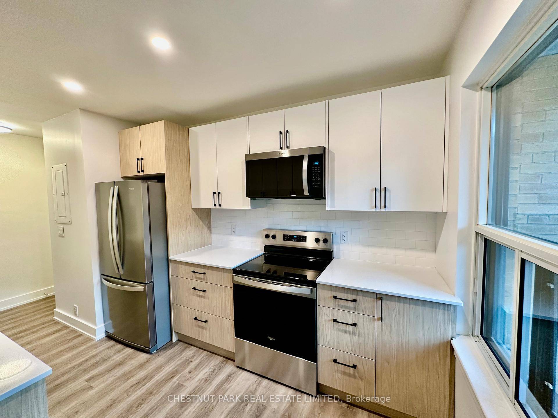 Landlord is offering 1 month of free rent.