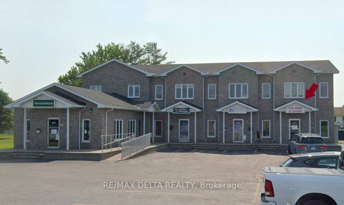 PRIME COMMERCIAL SPACE FOR LEASE !