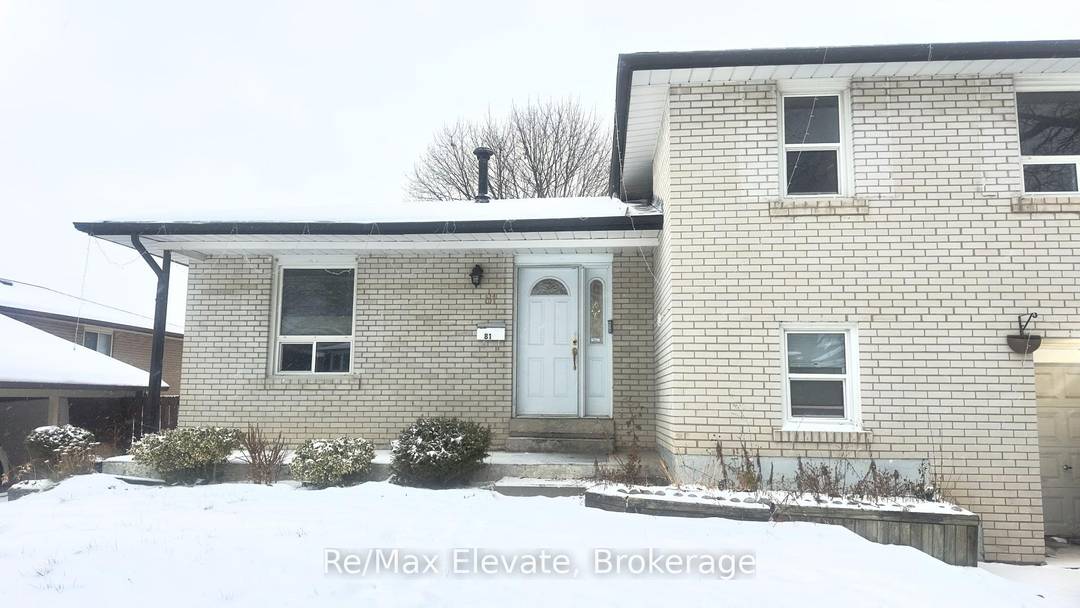 Welcome to this bright and spacious main house for lease in the desirable Woburn neighbourhood.