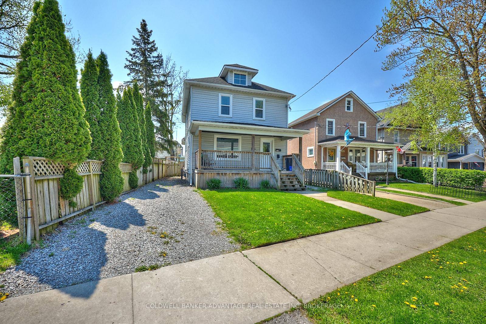 Calling all investors ! This is a fantastic opportunity to purchase a recently renovated legal duplex where you can pick your own tenants and start generating income immediately.