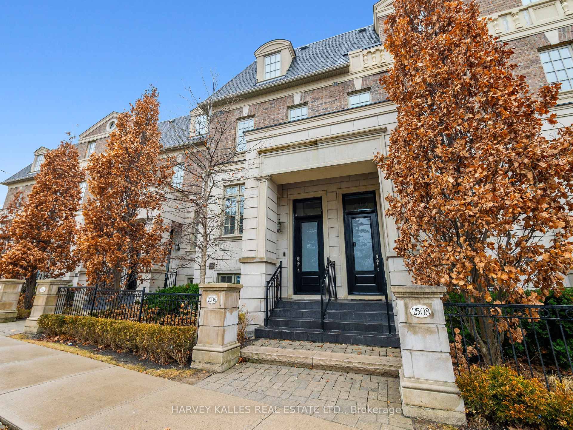 Experience unparalleled luxury in this show stopping executive townhouse at Bayview amp ; York MillsRd, showcasing refined custom design amp ; exceptional comfort throughout.