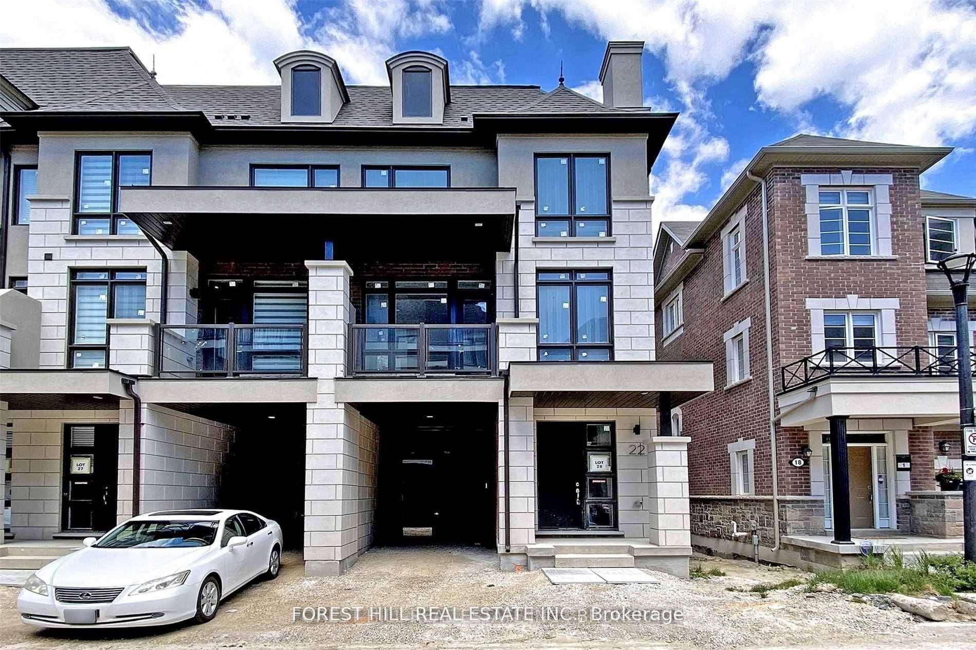 Distinctive Location In The Heart Of Richmond Hill !