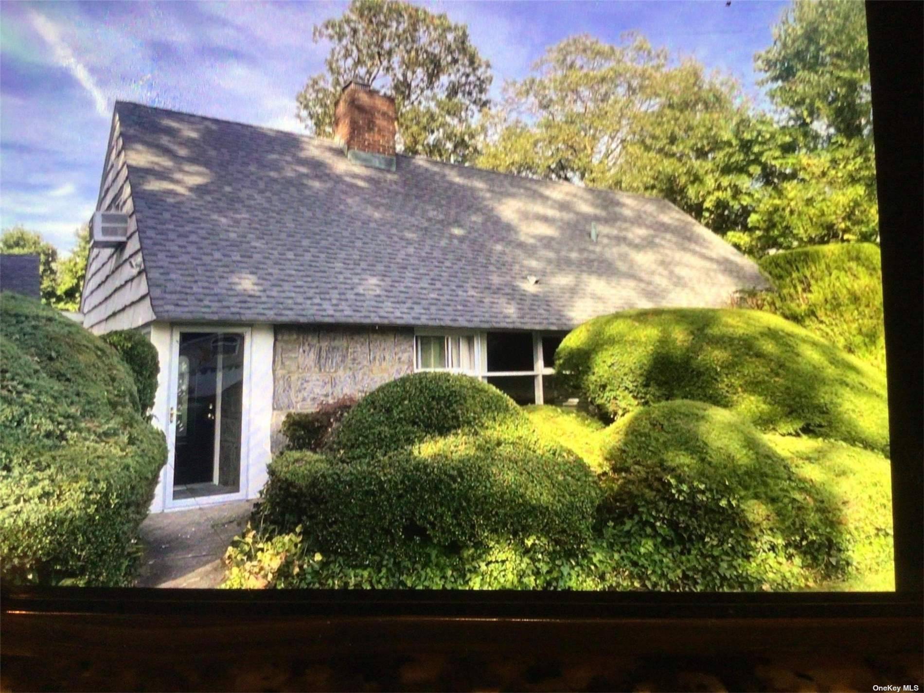 Whole house with 4 bed and 3 bath in Roslyn County Club.