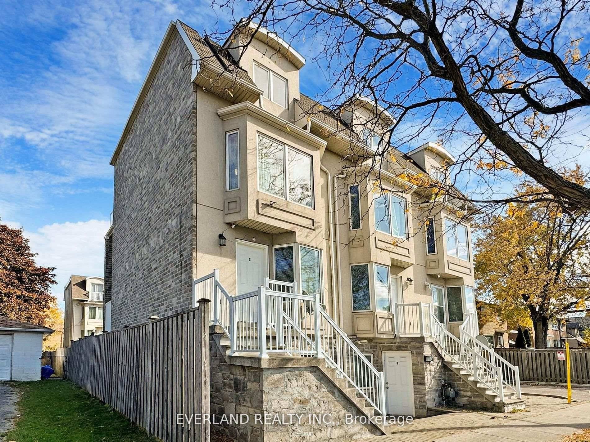 Stunning amp ; Beautiful Freehold Corner Townhouse !