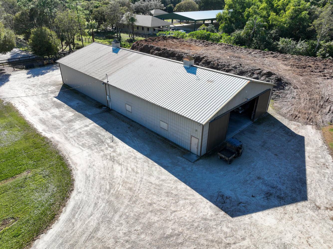 Well equipped and meticulously maintained 5 acre property conveniently located just north of Southern Blvd off of F rd.