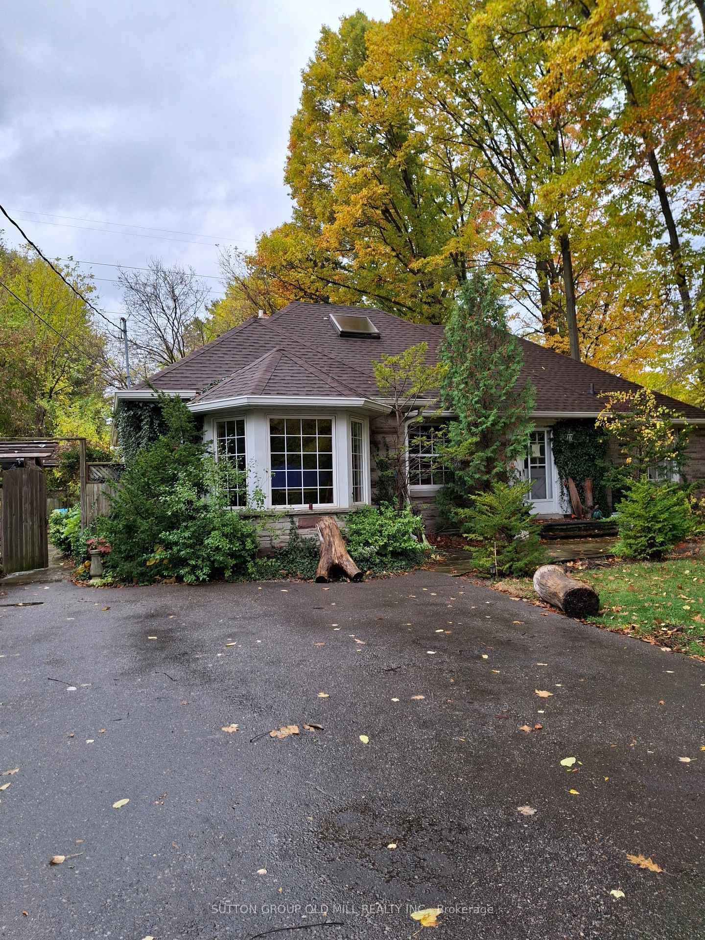 Unique opportunity, large treed property in Gordon Woods is offered for lease.