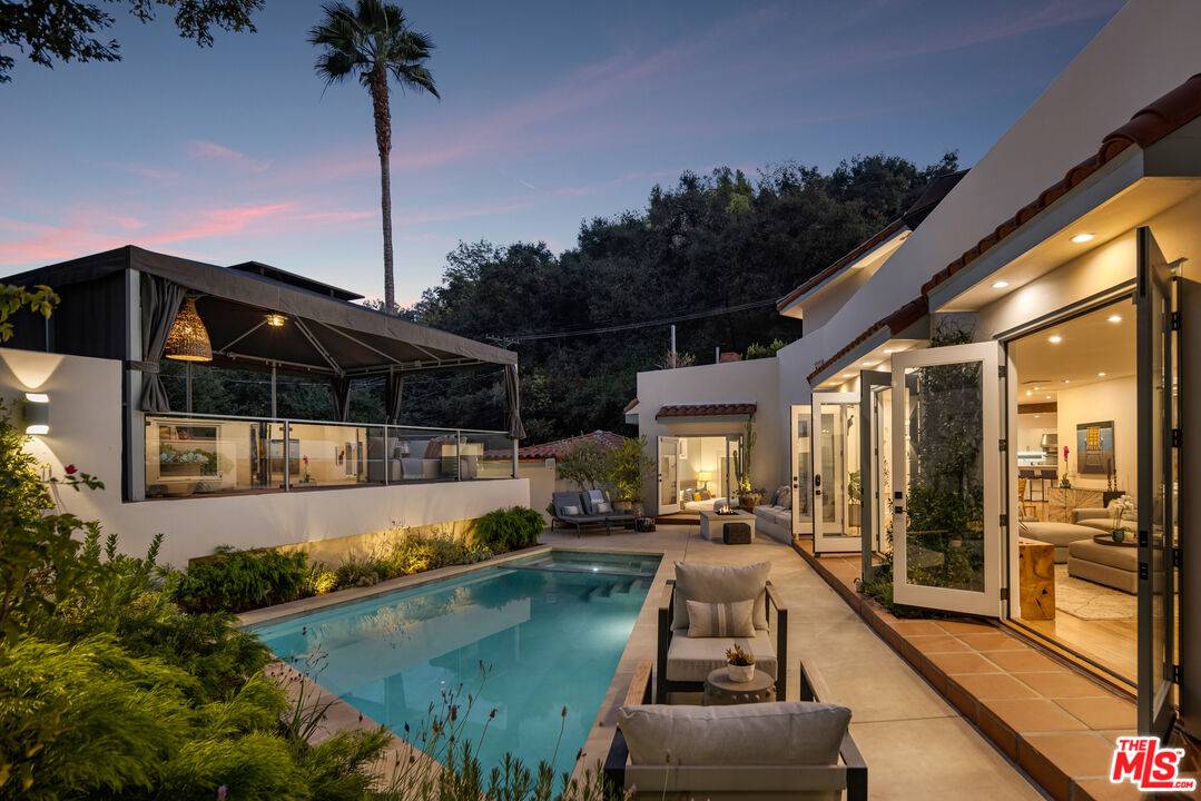 8701   Wonderland Park Ave 5BR Hollywood Hills East La