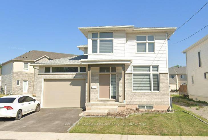 This beautiful detached house Corner lot in the heart of a family friendly neighborhood in Welland.