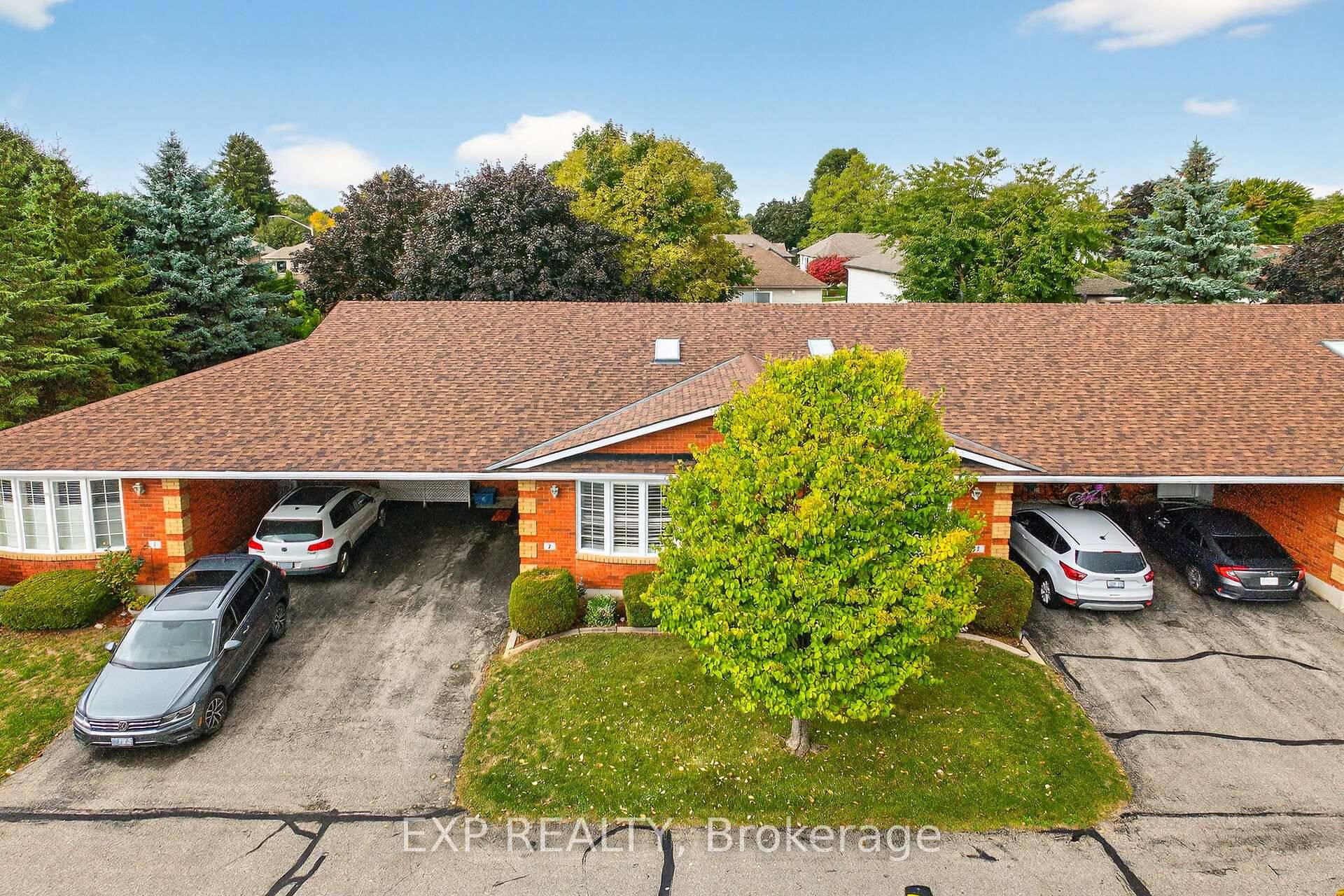 Updated 2 1 Bedroom Bungalow Townhouse in North Brantford !