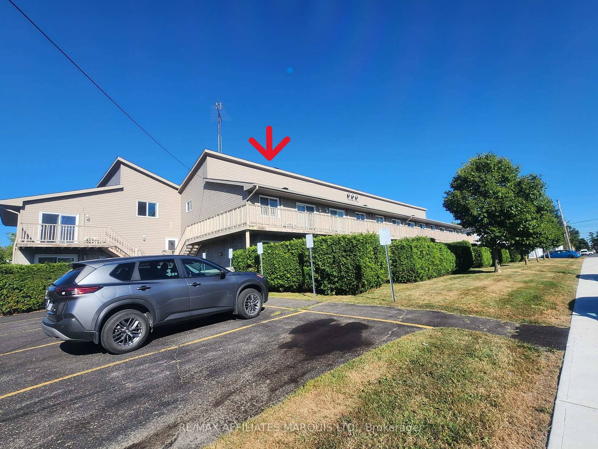 First time homebuyers and investors, now is the perfect time to invest in this lovely condo !