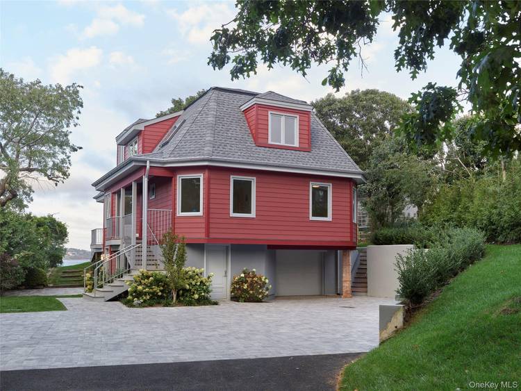 Nowhere will you find this combination of privacy and incredible views of Shinnecock Bay.