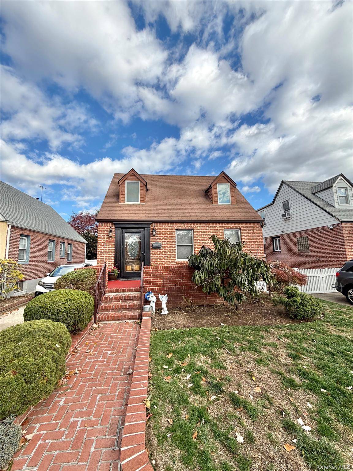 Must see, turn key detached house, featuring 4 bedrooms 3 full baths, gas direct vent custom built fireplace, hardwood flooring tru out custom foyer with mahogany crown moldings, heated floors ...