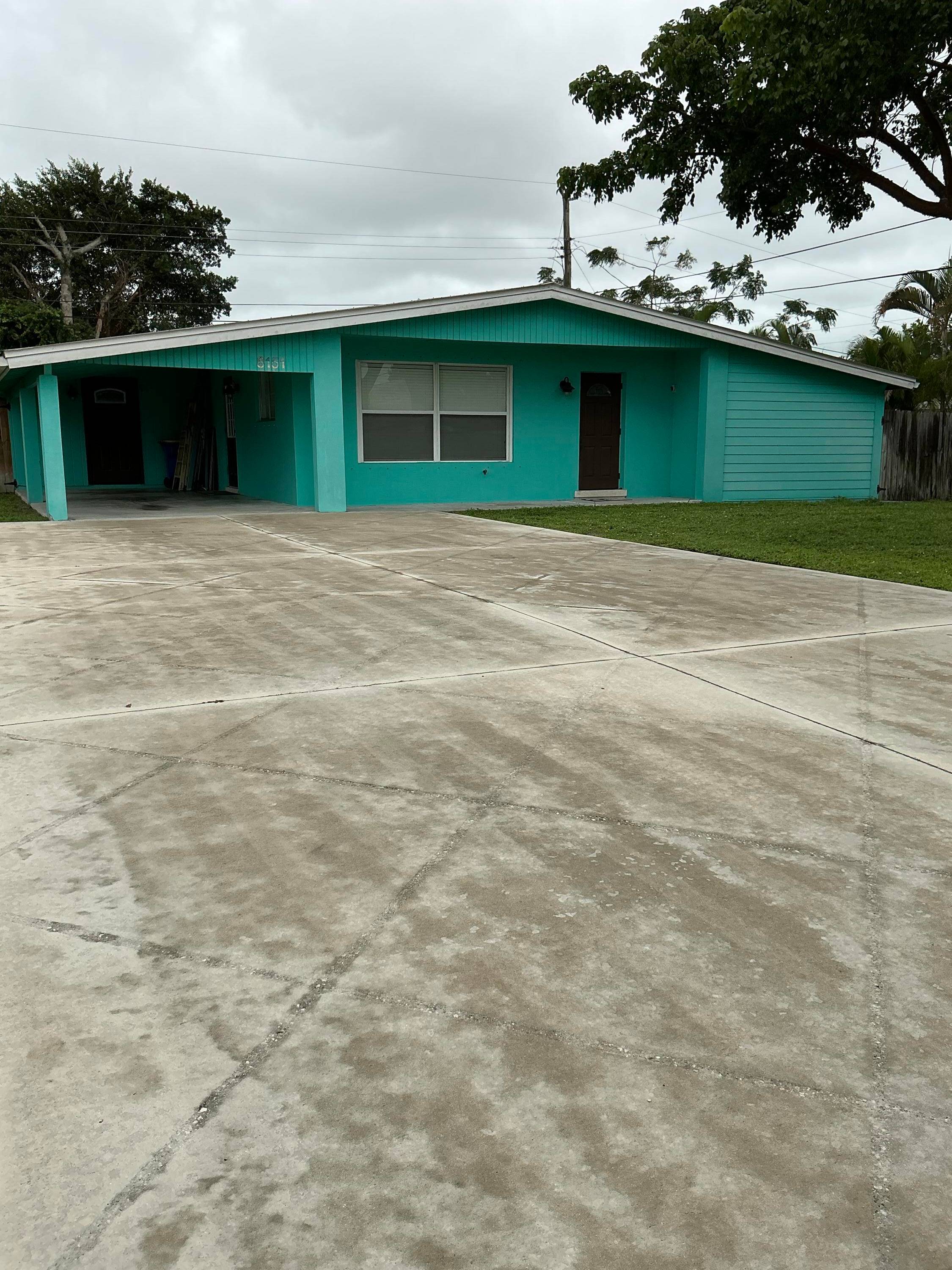 Adorable 2 Bedroom 1 Bath Charming single FamilyHome.