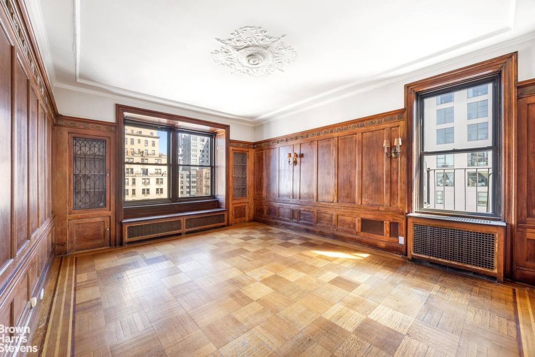 SPONSOR SALE Bright amp ; Charming 2BR 1BA Top Floor Corner in an Iconic Prewar Doorman Building on West End Avenue This top floor corner residence offers abundant light, classic ...