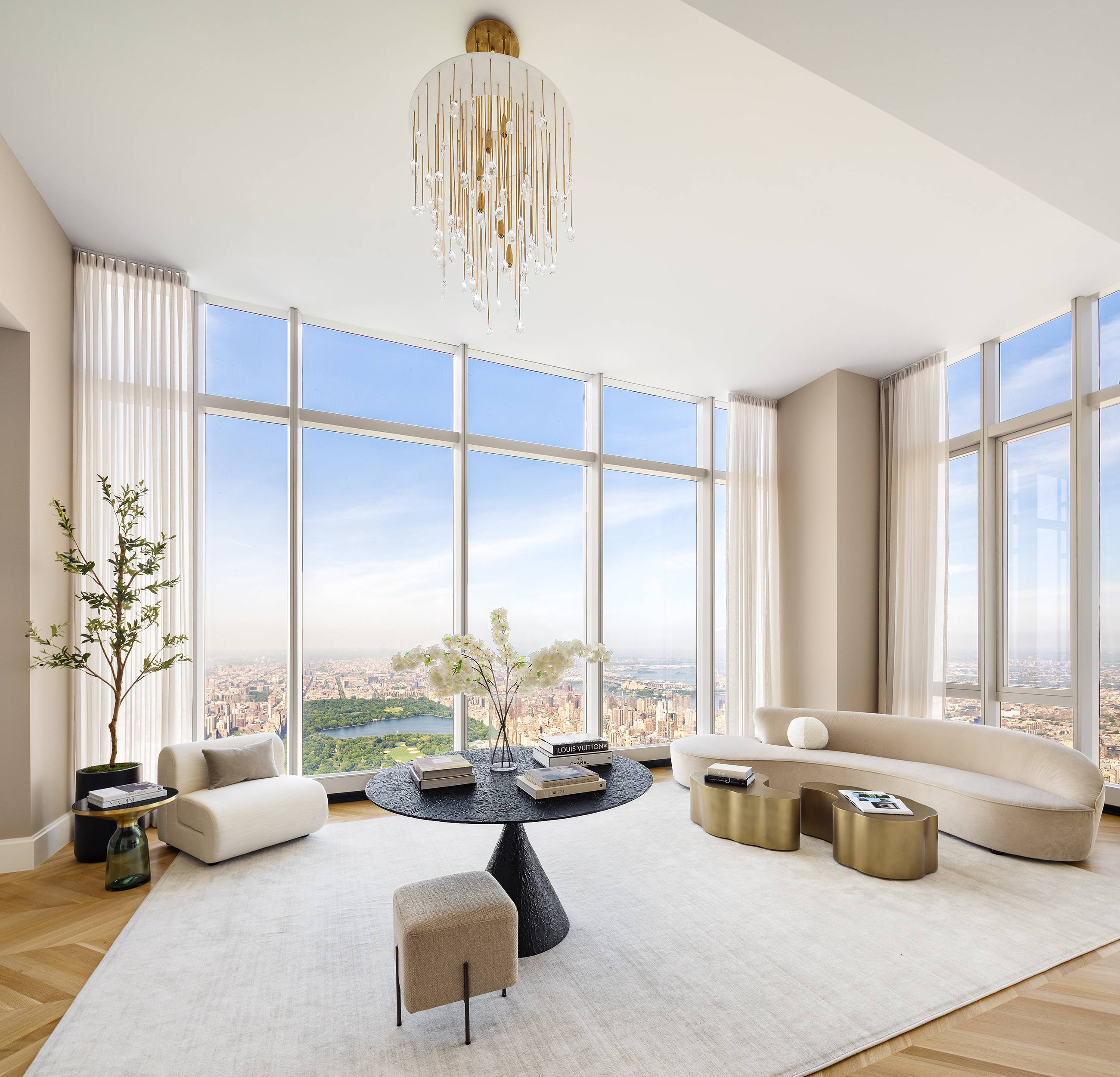 Introducing SKY HOUSE 1, 386 feet above Manhattan rests one of the most captivating properties ever constructed.