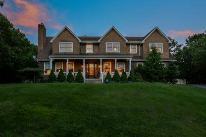 Beautiful 4 Bedrooms Post Modern on 1+acre