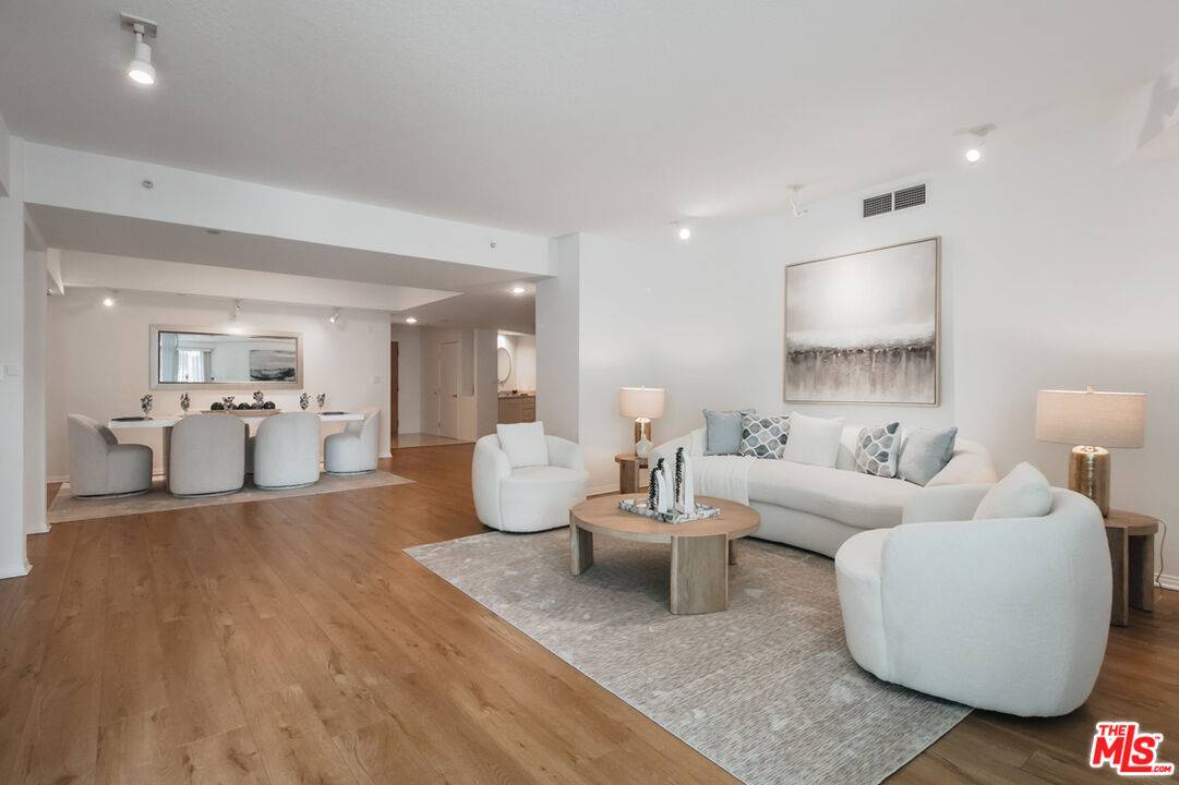 13600   Marina Pointe Dr 2BR Marina Del Rey La
