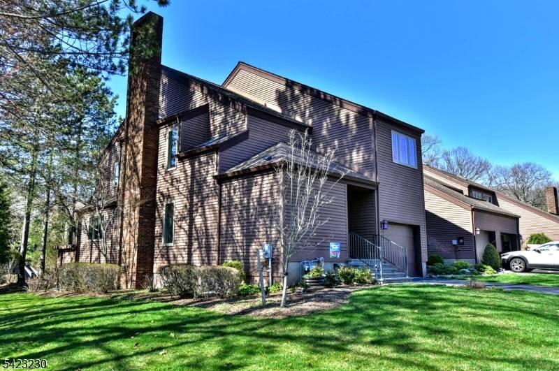 Welcome to Indian Field and this beautiful sun filled corner unit at 42 Bellgrove.