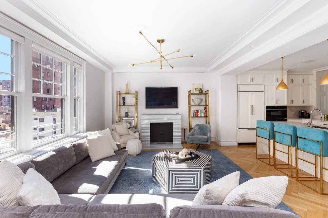 Flooded with southern light through oversized windows with views across East 79th Street, this meticulously renovated and thoughtfully reconfigured seven room residence offers a rare combination of classic prewar architecture, ...