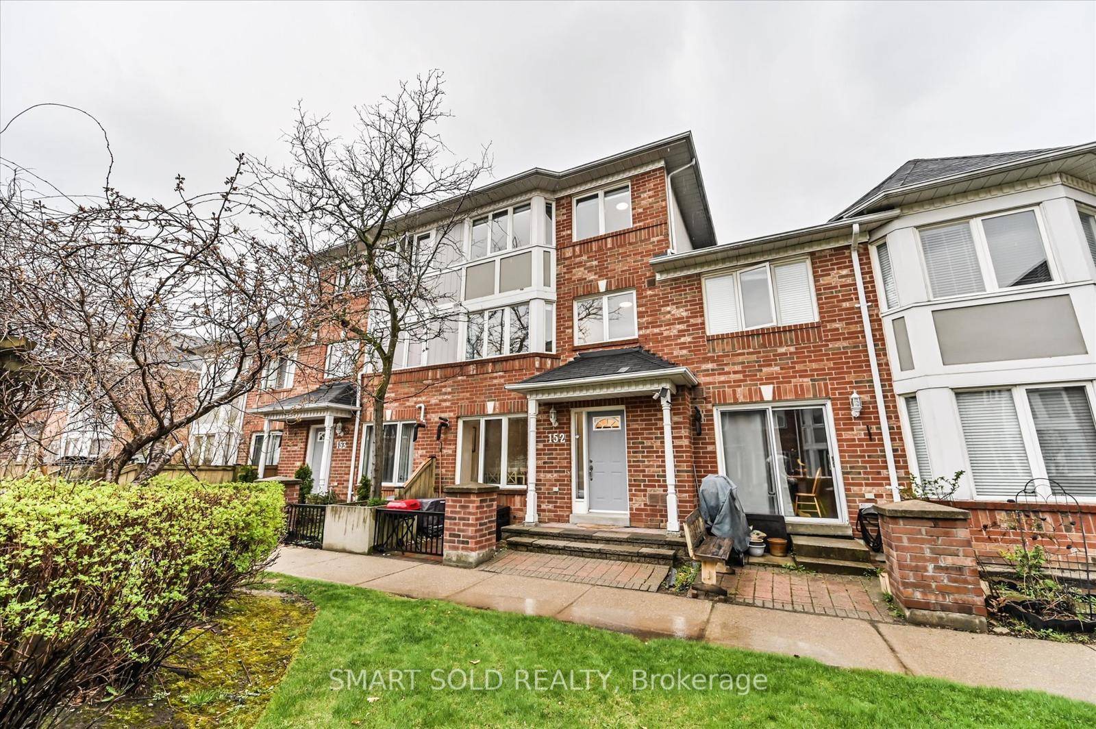 Welcome to Your Turnkey Family Home in the Heart of Thornhill !