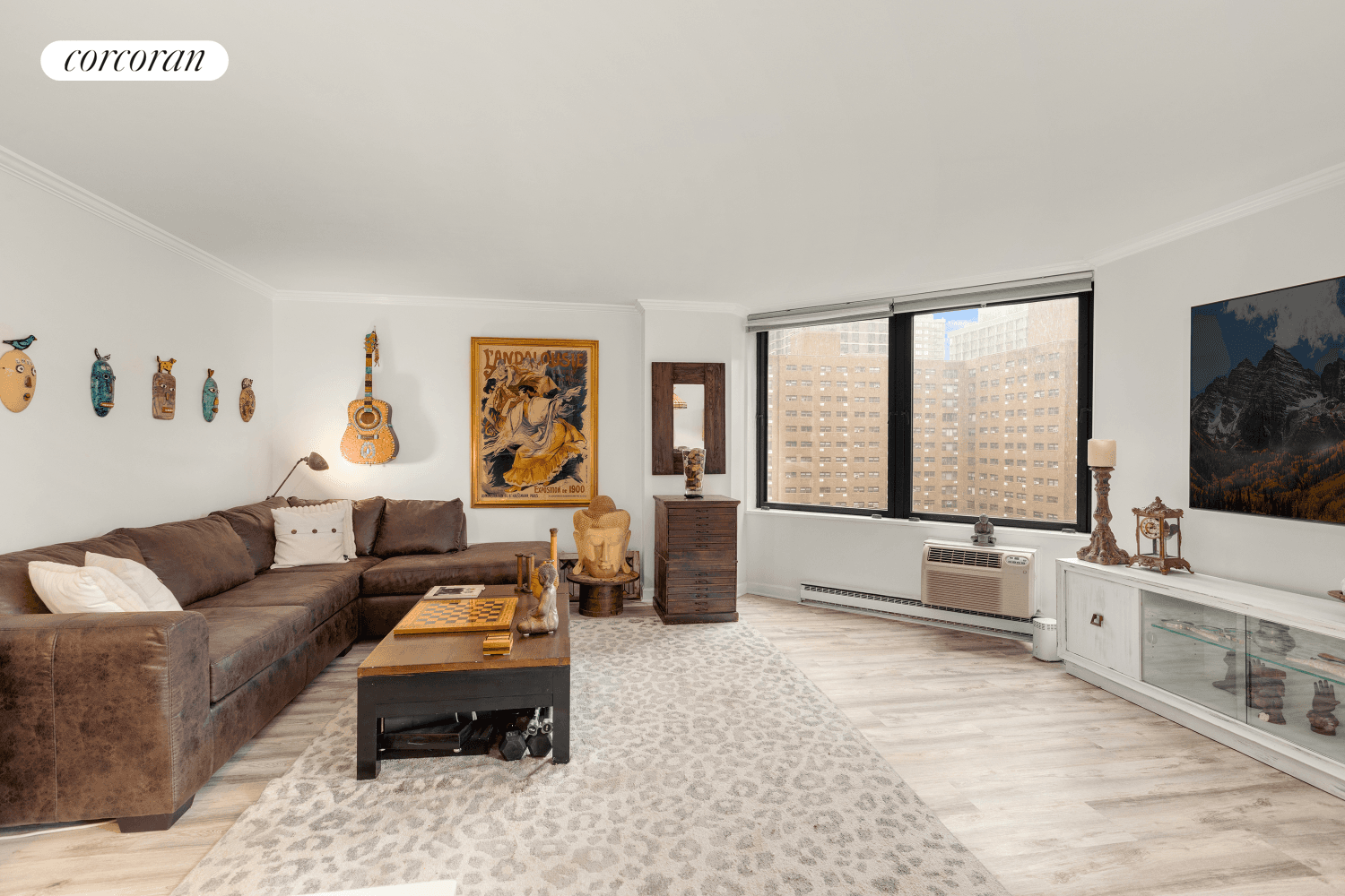 Stunning finishes to this Zen inspired 2 bed 2 bath Condo, which can be converted to a 3 bed.