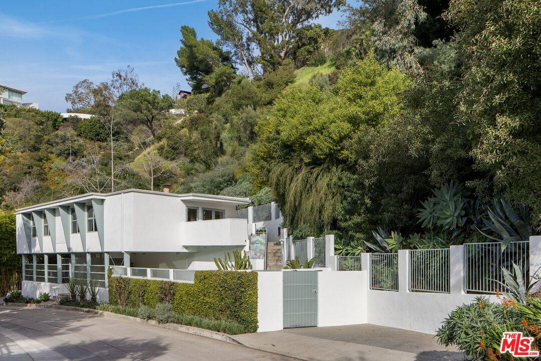 9421 Lloydcrest Dr 2BR Beverly Hills Post Office | B.H.P.O. La