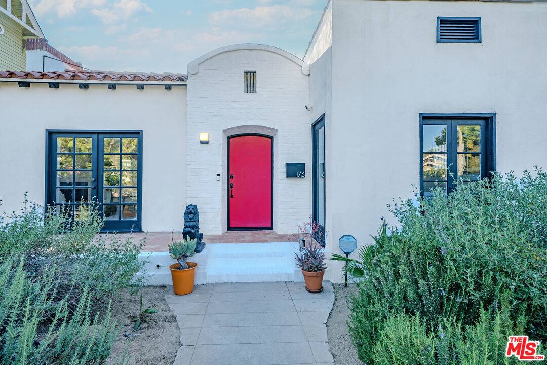 173  S Kingsley Dr 3BR Mid Wilshire La