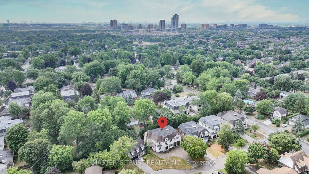 This remarkable custom built home sits on a rare pie shaped lot within a quiet cul de sac in the prestigious and picturesque Unionville community.