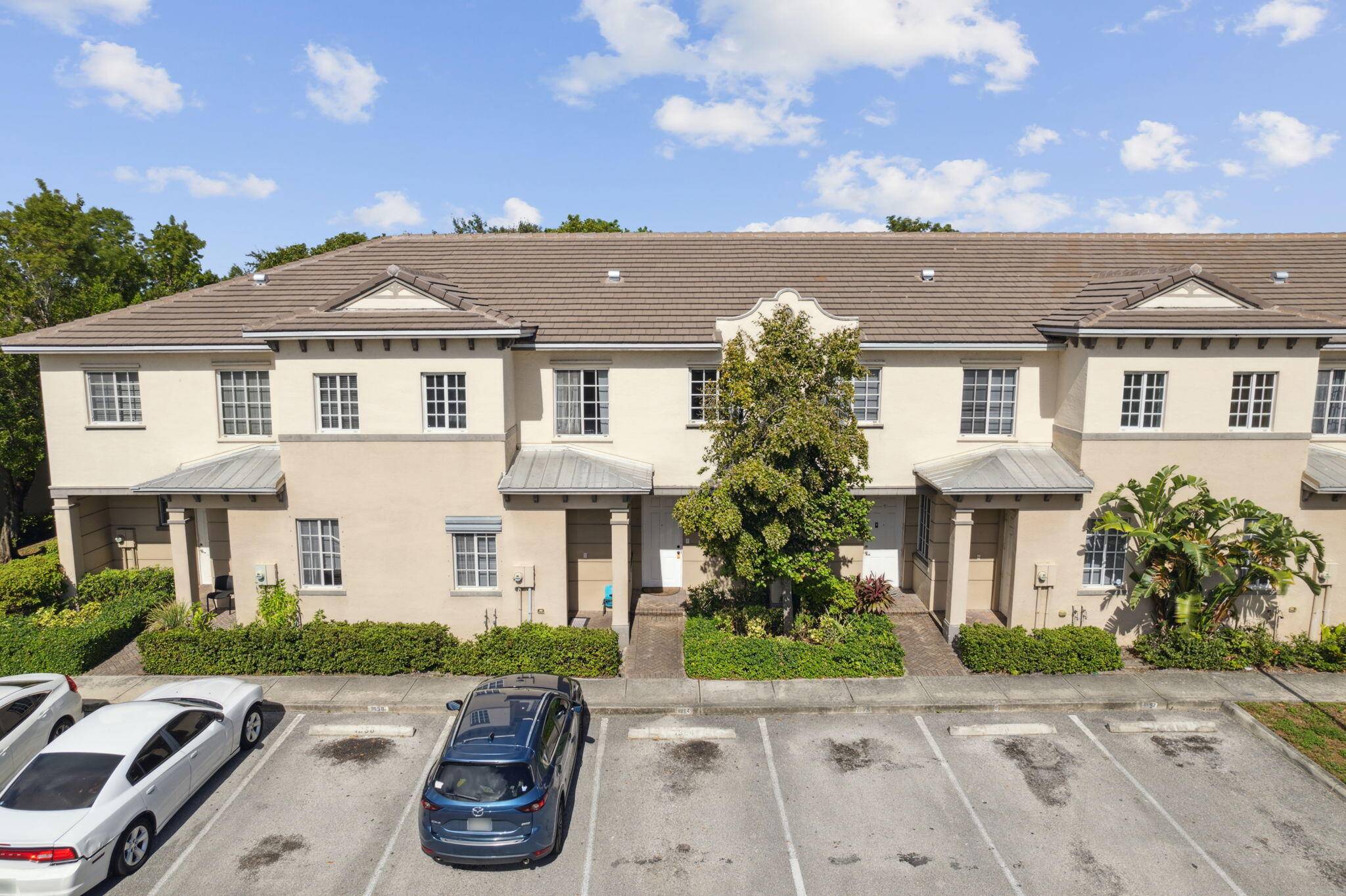 This beautiful move in ready condo showcases 2 spacious bedrooms and 2 modern bathrooms, complete with the convenience of an in unit washer and dryer.