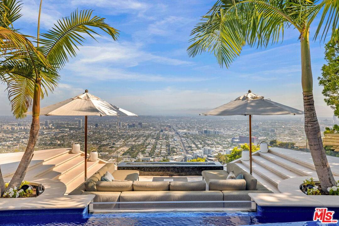 8450   Grand View Dr 3BR Hollywood Hills East La