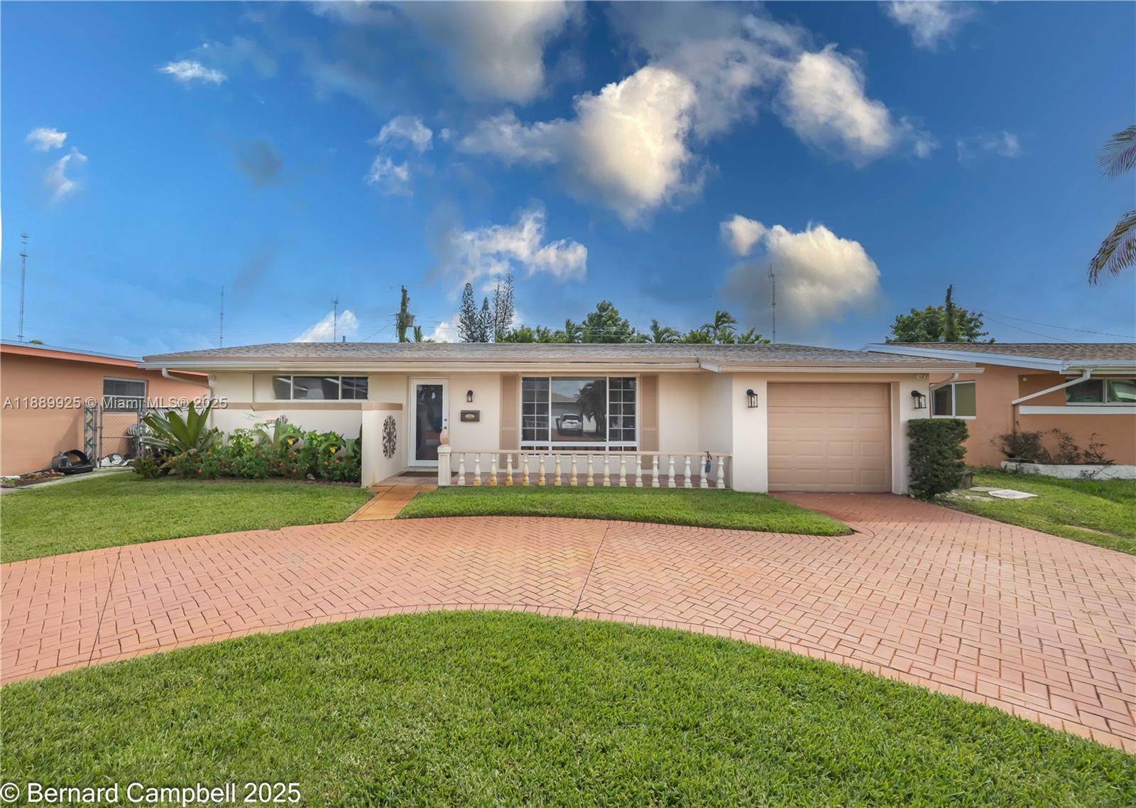 This well maintained 2 beds 2 baths home also includes a versatile third room, perfect as an additional bedroom, office, or den.