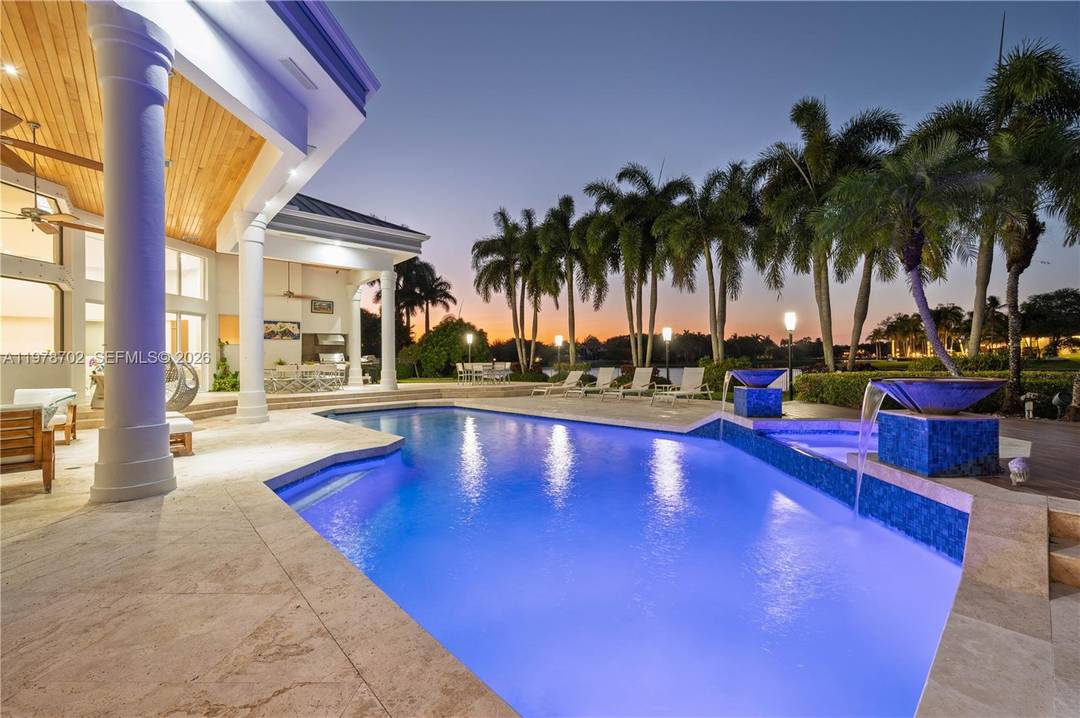 JUST LISTED ! PRESENTING a true DISTINGUISHED lakefront estate in Weston s prestigious guard gated community of WINDMILL RANCH ESTATES.