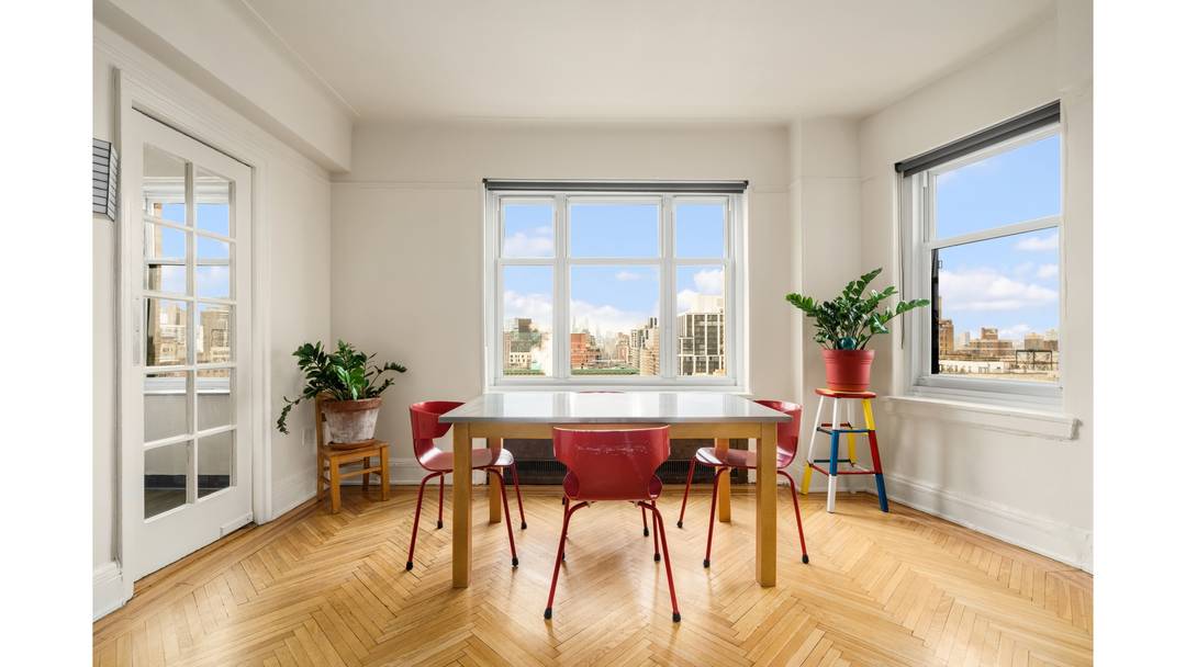 WILL NOT LAST ! ! ! ! Empire State Building, Billionaire's Row amp ; Hudson River Views from a Sun Filled Rosario Candela Classic !