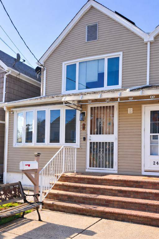 Welcome to this well maintained 3 bedroom, 2.