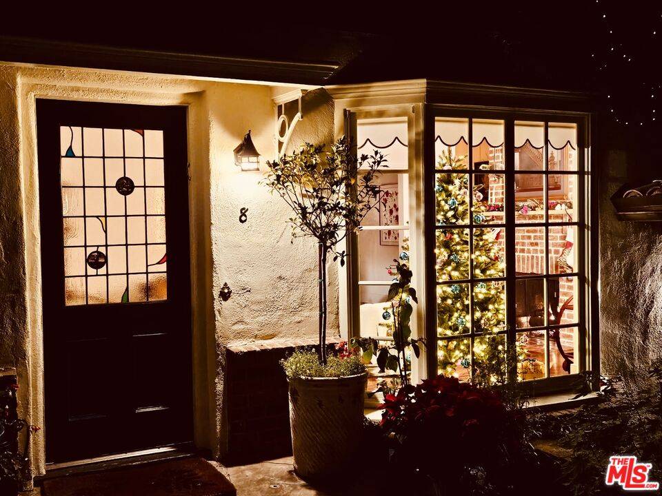 10966 Strathmore Dr 2BR Westwood La