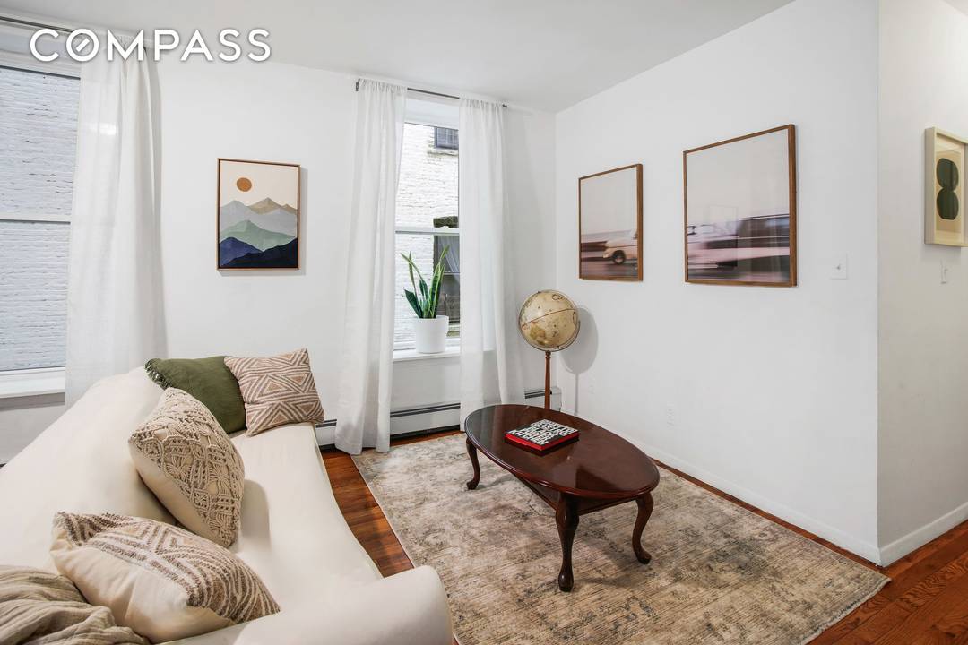 Welcome to 355 St Johns Place 2B, a charming and sun filled one bedroom condo in the heart of Prospect Heights.