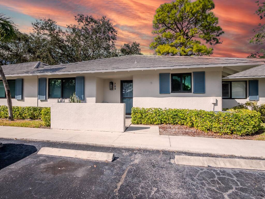 Welcome to your dream home in THE PGA National Golf and Country Club !