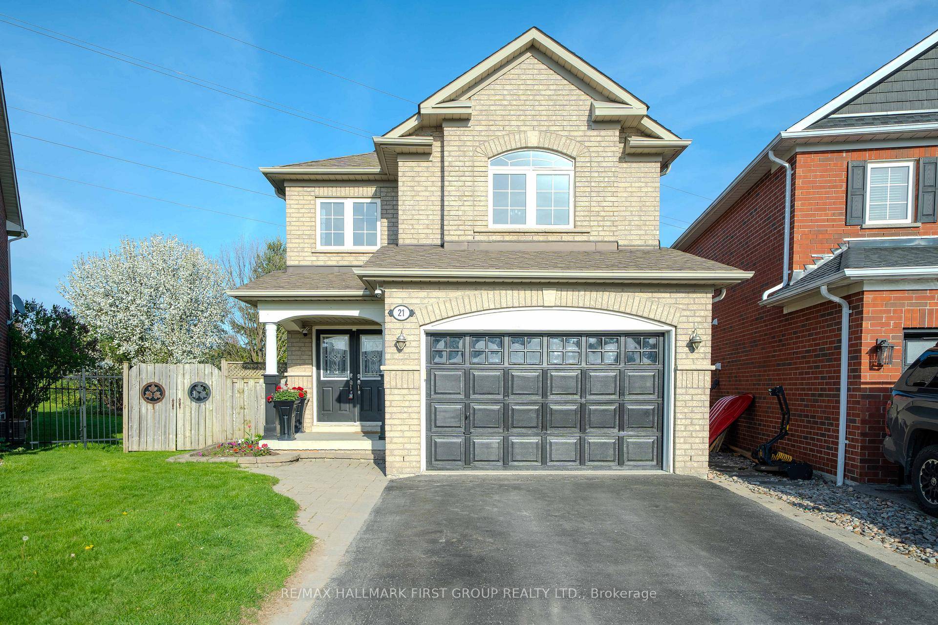 Situated on a quiet court in a desirable Whitby neighborhood, this stunning home sits on an extra large pie shaped lot with no neighbors behind and a beautifully landscaped backyard ...