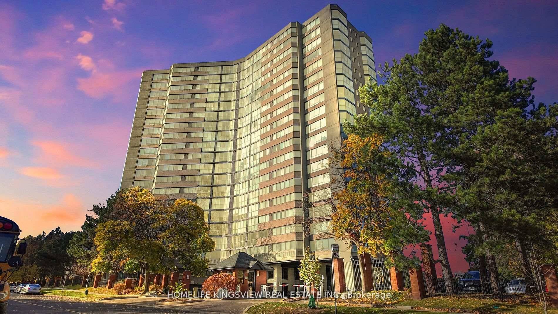 This spacious 2 bedroom, 2 bathroom condo offers the perfect blend of comfort, convenience, and modern luxury.