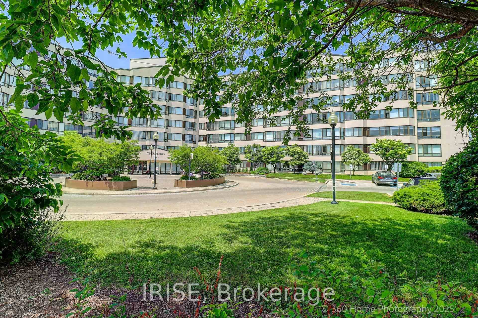 Rare SE Corner Unit in The Lansdowne !